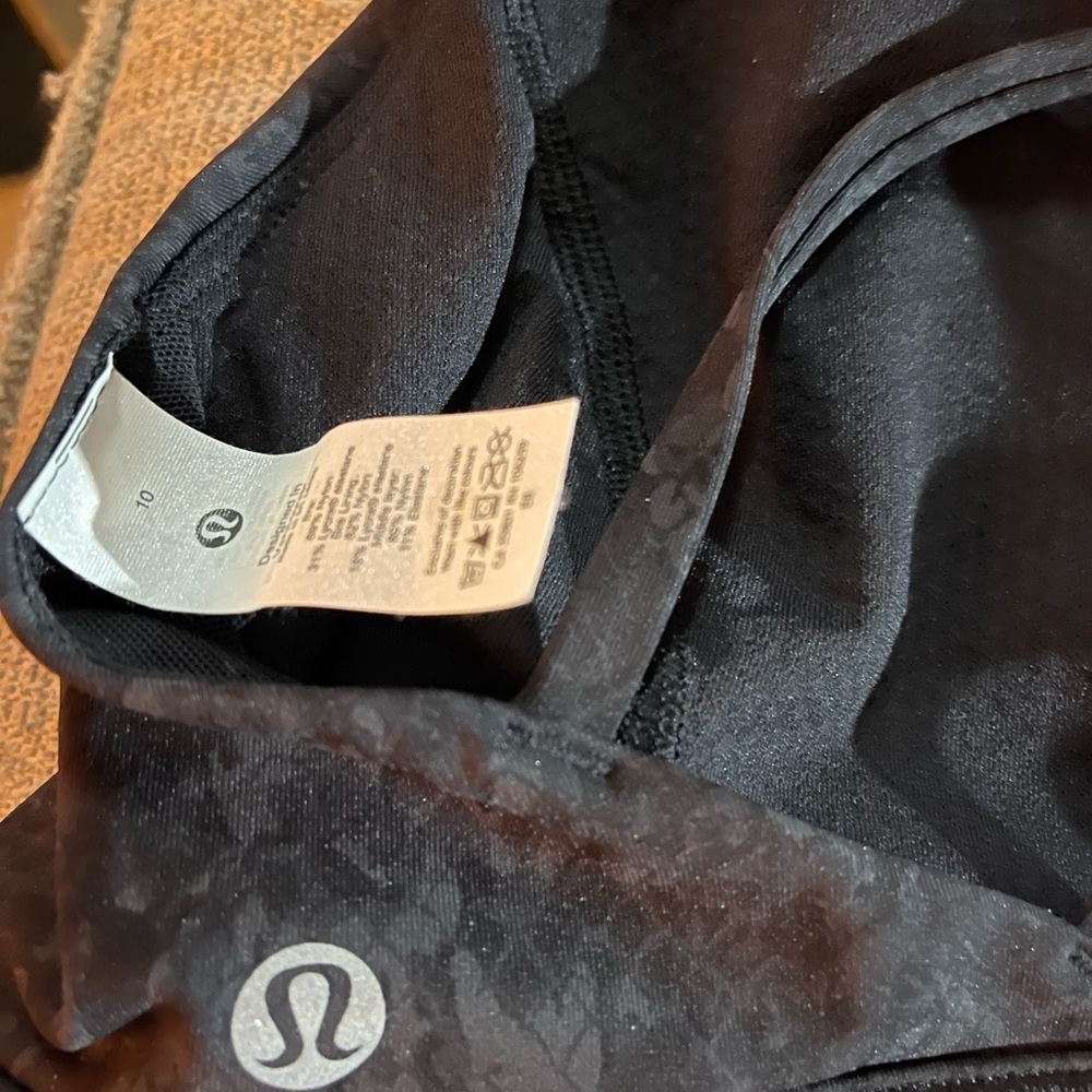 Lululemon size 10 free to be sports bra
